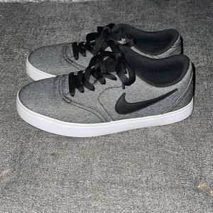 Youth Nike SB Canvas Sneakers sz 5Y